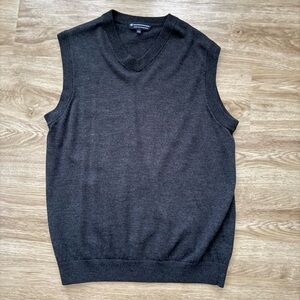 Gray V-Neck Sweater with Ribbed Detailing